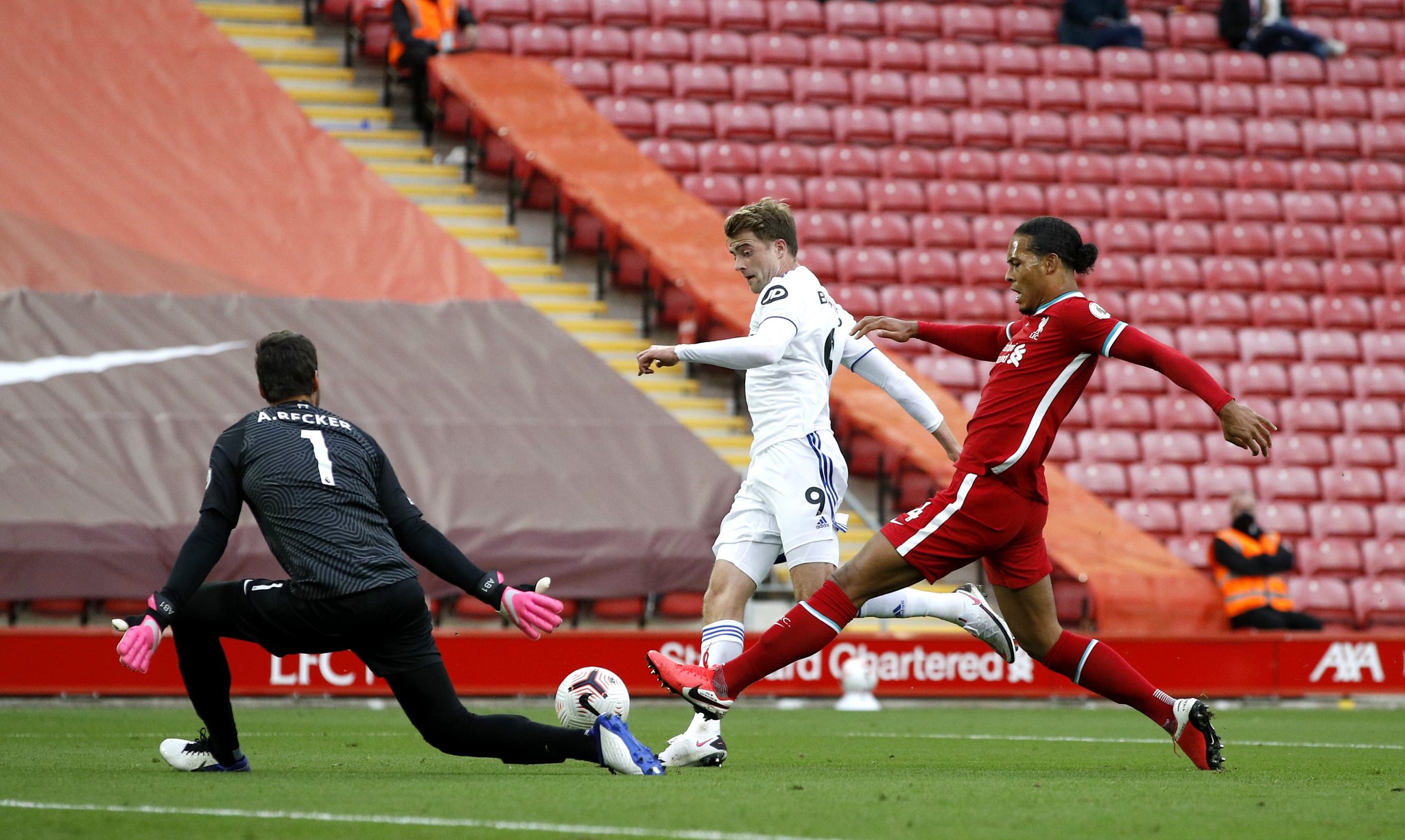 持率脱颖而 持率脱颖而